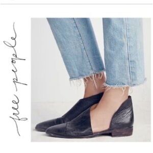 Free people Royale Asymmetrical Flat
(Women)
$198.00 size like new